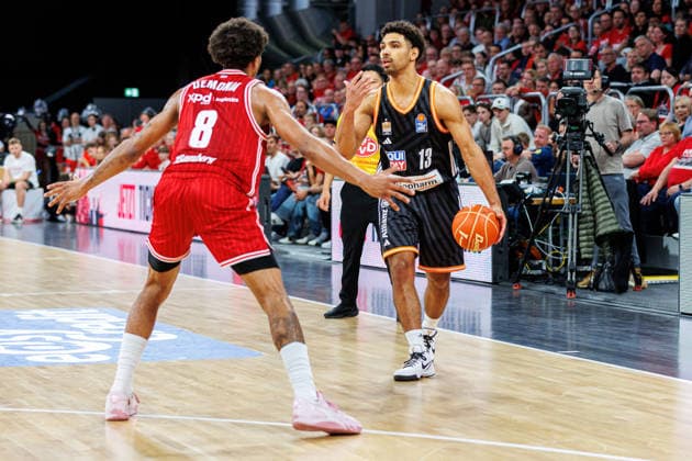 Demarcus Demonia BMA365 Bamberg Baskets, 08 , Mark Smith ratiopharm Ulm, 13 , BMA365 Bamberg Baskets vs ratiopharm Ulm, Basketball, easyCredit BBL, Playoff Quarterfinals, Game 1, 16 05 2026 BMA365 Bamberg Baskets vs ratiopharm Ulm, Basketball, easyCredit BBL, Playoff Quarterfinals, Game 1, 16 05 2026 Bamberg Copyright: xEibner-Pressefoto G.xSantemizx EP_EER
