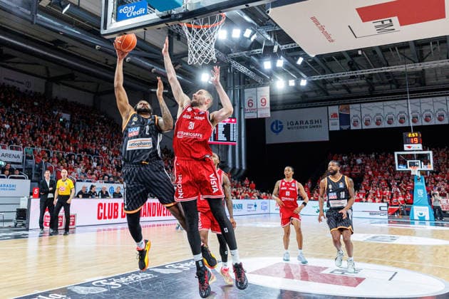 Joel Soriano ratiopharm Ulm, 12 , Daniel Keppeler BMA365 Bamberg Baskets, 31 , BMA365 Bamberg Baskets vs ratiopharm Ulm, Basketball, easyCredit BBL, Playoff Quarterfinals, Game 1, 16 05 2026 BMA365 Bamberg Baskets vs ratiopharm Ulm, Basketball, easyCredit BBL, Playoff Quarterfinals, Game 1, 16 05 2026 Bamberg Copyright: xEibner-Pressefoto G.xSantemizx EP_EER