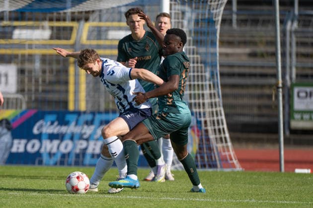 GER, Football, RLN, VfB Oldenburg vs SV Werder Bremen II U23 16 05 2026, Marschwegstadion, Oldenburg, GER, RLN, VfB Oldenburg vs SV Werder Bremen II U23 , DFL regulations prohibit any use of photographs as image sequences and or quasi video, im Bild Nico MAI VfB Oldenburg 3 Princewill MBOCK SV Werder Bremen II U23 18 nordphotoxgmbhx xRojahn nph00310