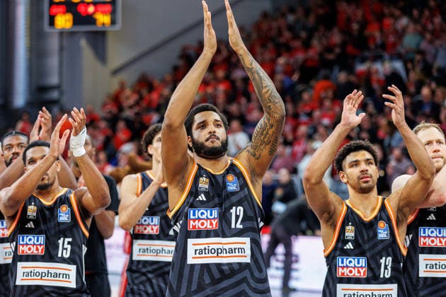 Justin Simon ratiopharm Ulm, 15 , Joel Soriano ratiopharm Ulm, 12 , Mark Smith ratiopharm Ulm, 13 , disappointed, disappointment, negative emotions, negative emotion, end of game, BMA365 Bamberg Baskets vs ratiopharm Ulm, Basketball, easyCredit BBL, Playoff Quarterfinals, Game 1, 16 05 2026 BMA365 Bamberg Baskets vs ratiopharm Ulm, Basketball, easyCredit BBL, Playoff Quarterfinals, Game 1, 16 05 2026 Bamberg Copyright: xEibner-Pressefoto G.xSantemizx EP_EER