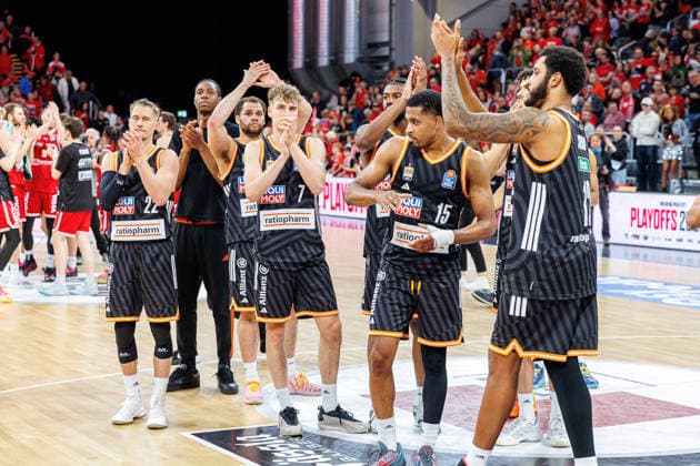 team, squad, disappointed, disappointment, negative emotions, negative emotion, end of game, BMA365 Bamberg Baskets vs ratiopharm Ulm, basketball, easyCredit BBL, playoff quarterfinals, game 1, 16 05 2026 BMA365 Bamberg Baskets vs ratiopharm Ulm, basketball, easyCredit BBL, playoff quarterfinals, game 1, 16 05 2026 Bamberg Copyright: xEibner-Pressefoto G.xSantemizx EP_EER