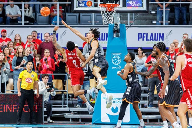 Ibi Watson BMA365 Bamberg Baskets, 02 , Alec Anigbata ratiopharm Ulm, 21 , BMA365 Bamberg Baskets vs ratiopharm Ulm, Basketball, easyCredit BBL, Playoff Quarterfinals, Game 1, 16 05 2026 BMA365 Bamberg Baskets vs ratiopharm Ulm, Basketball, easyCredit BBL, Playoff Quarterfinals, Game 1, 16 05 2026 Bamberg Copyright: xEibner-Pressefoto G.xSantemizx EP_EER