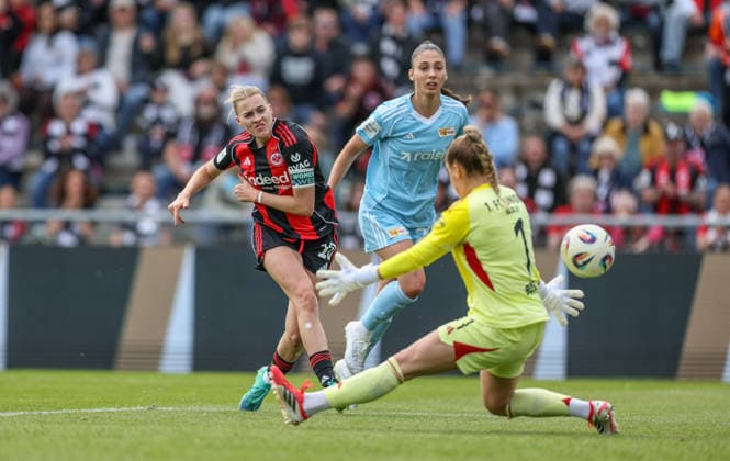 GER, Frankfurt, Eintracht Frankfurt vs Union Berlin, Google Pixel Bundesliga, Football, DFB, Season 2025 2026, Stadion am Brentanobad, 26 Matchday in picture f l Laura Freigang Eintracht Frankfurt Women 10 scores the goal to 2 2, Goal shot, Cara Bösl Union Berlin 1 DFB DFL REGULATIONS PROHIBIT ANY USE OF PHOTOGRAPHS AS IMAGE SEQUENCES AND OR QUASI VIDEO, 17 05 2026 Copyright: HMBxMedia HendrikxHamelau
