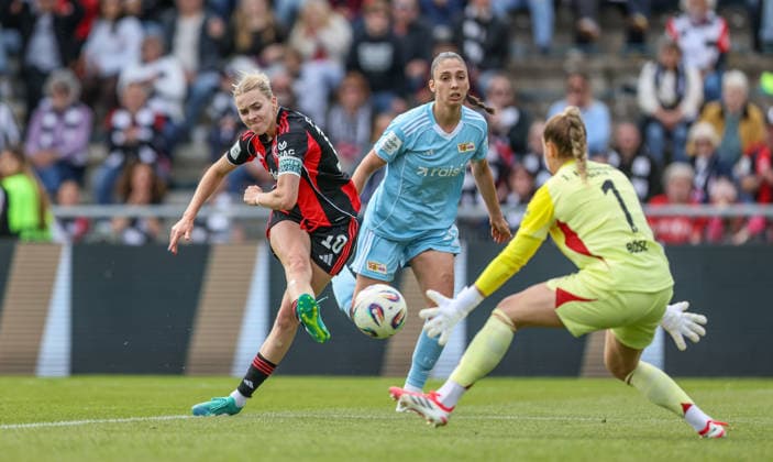 GER, Frankfurt, Eintracht Frankfurt vs Union Berlin, Google Pixel Bundesliga, Football, DFB, Season 2025 2026, Stadion am Brentanobad, 26 Matchday in picture f l Laura Freigang Eintracht Frankfurt Women 10 scores the goal to 2 2, Goal shot, Cara Bösl Union Berlin 1 DFB DFL REGULATIONS PROHIBIT ANY USE OF PHOTOGRAPHS AS IMAGE SEQUENCES AND OR QUASI VIDEO, 17 05 2026 Copyright: HMBxMedia HendrikxHamelau