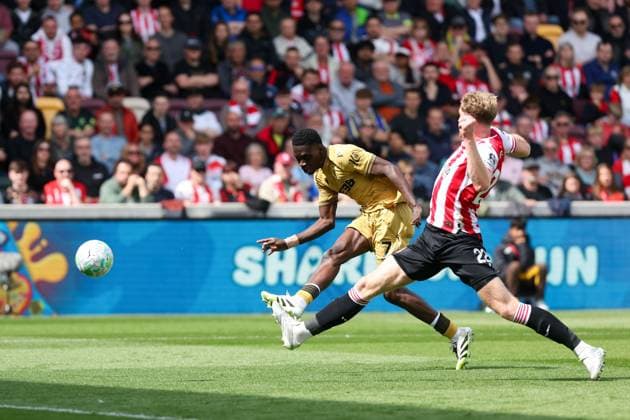Ismaila Sarr of Crystal Palace takes a shot on goal while under pressure from Nathan Collins of Brentford Brentford v Crystal Palace, Football, Premier League, The Gtech Community Stadium, London, UK - 17 05 2026 EDITORIAL USE ONLY No use with unauthorised audio, video, data, fixture lists, club league logos or live services. Online in-match use limited to 120 images, no video emulation. No use in betting, games or single club league player publications. Copyright: xAnthonyxHanc Shutterstockx 16880122j