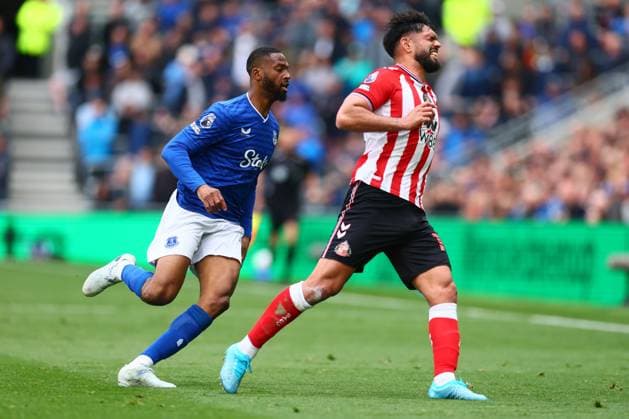 Omar Alderete of Sunderland pulls up with an injury after a challenge from Beto of Everton Everton v Sunderland, Premier League, Football, Hill Dickinson Stadium, Liverpool, UK - 17 May 2026Liverpool Hill Dickinson Stadium United Kingdom EDITORIAL USE ONLY No use with unauthorised audio, video, data, fixture lists, club league logos or live services. Online in-match use limited to 120 images, no video emulation. No use in betting, games or single club league player publications. Copyright: xPaulxCurrie Shutterstockx 16877456p