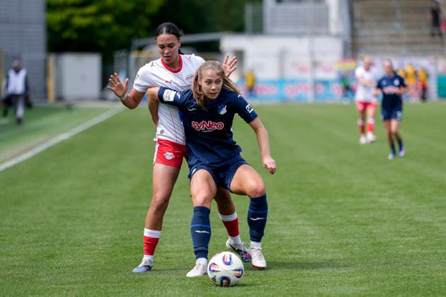 v li Lisa Baum RBL, 11 , Jamilla Sofia Rankin TSG, 5 , duel, duel, tackle, tackling, dynamics, action, action, 17 05 2026, Sinsheim Hoffenheim Germany , Football, Google Pixel Women Bundesliga, TSG 1899 Hoffenheim RB Leipzig, DFB DFL REGULATIONS PROHIBIT ANY USE OF PHOTOGRAPHS AS IMAGE SEQUENCES AND OR QUASI VIDEO xozx