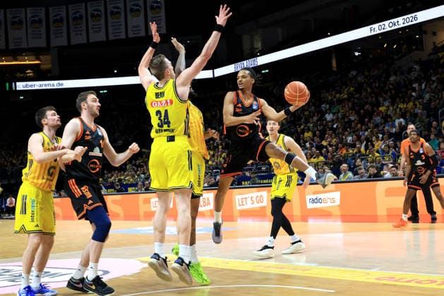 DEU, easyCredit BBL, ALBA vs Rasta Vechta, 17 05 2026, Uber Arena, Berlin, DEU, easyCredit BBL, ALBA vs Rasta Vechta, in the picture Justin Bean ALBA Berlin 34 , Alex OÕConnell ALBA Berlin 3 , JONAS MATTISSECK ALBA Berlin 9 , Alonzo Verge jr RASTA Vechta 11 , Philipp Herkenhoff RASTA Vechta 14 nordphotoxGmbHx xEngler nph00076