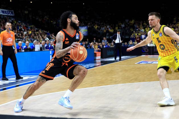 DEU, easyCredit BBL, ALBA vs Rasta Vechta, 17 05 2026, Mercedes Benz Arena, Berlin, DEU, easyCredit BBL, ALBA vs Rasta Vechta, in the picture Tevin Brown RASTA Vechta 10 , Martin Hermannsson ALBA Berlin 15 nordphotoxGmbHx xEngler nph00076