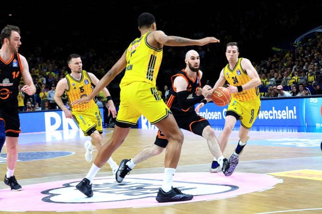 DEU, easyCredit BBL, ALBA vs Rasta Vechta 17 05 2026, Uber Arena, Berlin, DEU, easyCredit BBL, ALBA vs Rasta Vechta pictured Norris Agbakoko ALBA Berlin 17 , Martin Hermannsson ALBA Berlin 15 , Justin Bean ALBA Berlin 34 , Tommy Kuhse RASTA Vechta 12 nordphotoxGmbHx xEngler nph00076