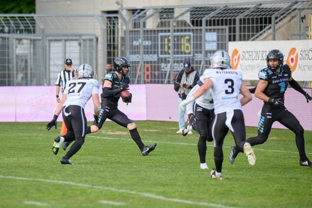 European Football Alliance, EFA, Munich Ravens, Raiders Tirol, Munich, 7 Louis Geyer Munich Ravens, WR , Touchdown European Football Alliance, EFA, Munich Ravens, Raiders Tirol, Munich, Stadion an der Grünwalder Straße, American Football München Städtisches Stadion an der Grünwalder Straße Bayern Germany Copyright: xAmericanxFootballxNetworkx(AF.N)x·xGerhardxLehnerx