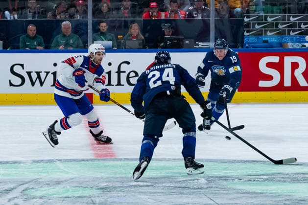 ZURICH, SWITZERLAND - MAY 18: Tommy Novak (United States, 15) in the battle for the puck with Hannes Bjoerninen (Finland, 24)and Waltteri Maralae (Finland, 19) during the Preliminary Round - Group A Match 17 between Finland and United States at the IIHF Ice hockey, Eishockey World Championship, WM, Weltmeisterschaft 2026, Swiss Life Arena on May 18, 2026 in Zurich, Switzerland. Zurich Switzerland Copyright: xTimoxSteinx