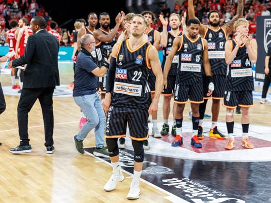 Thomas Klepeisz ratiopharm Ulm, 22 , team, squad, end of game, disappointed, disappointment, negative emotions, negative emotion, BMA365 Bamberg Baskets vs ratiopharm Ulm, basketball, easyCredit BBL, playoff quarterfinals, game 2, 18 05 2026 BMA365 Bamberg Baskets vs ratiopharm Ulm, basketball, easyCredit BBL, playoff quarterfinals, game 2, 18 05 2026 Bamberg Copyright: xEibner-Pressefoto G.xSantemizx EP_EER