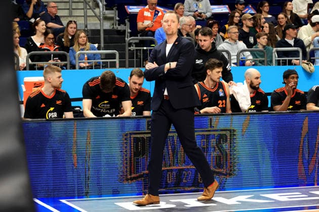 DEU, easyCredit BBL, ALBA vs Rasta Vechta, 19 05 2026, Uber Arena, Berlin, DEU, easyCredit BBL, ALBA vs Rasta Vechta, in the picture Headcoach Christian Held RASTA Vechta , Vechta players bench nordphotoxGmbHx xEngler nph00076