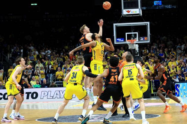 DEU, easyCredit BBL, ALBA vs Rasta Vechta, 19 05 2026, Uber Arena, Berlin, DEU, easyCredit BBL, ALBA vs Rasta Vechta, in the picture Norris Agbakoko ALBA Berlin 17 , Lars Thiemann RASTA Vechta 21 nordphotoxGmbHx xEngler nph00076
