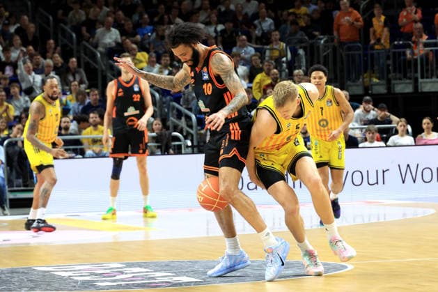 DEU, easyCredit BBL, ALBA vs Rasta Vechta, 19 05 2026, Uber Arena, Berlin, DEU, easyCredit BBL, ALBA vs Rasta Vechta, pictured Sam Griesel ALBA Berlin 5 , Tevin Brown RASTA Vechta 10 nordphotoxGmbHx xEngler nph00076