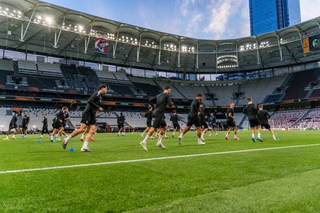 19 05 2026, SC Freiburg vs Aston Villa, UEFA Europa League, Final Matchday 1 Besiktas Square, Besiktas Park, Stadium, Fan festival, Fan Fest, Fans Freiburg Aston Villa, Trophy, Uefa Cup League Trophy, Istanbul 2026 Final Final Final Training Final Training SC Freiburg in Vodafone Park Copyright: xBahhoxKarax