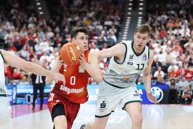 Nenad Dimitrijevic FC Bayern Basketball, 00 with ball with Marten Linssen Vet Concept Gladiators Trier, 12 , GER, FC Bayern Basketball vs Vet Concept Gladiators Trier, Basketball, easycredit Basketball Bundesliga, Playoffs, Quarterfinals, 2025 2026 season, 19 05 2026, GER, FC Bayern Basketball vs Vet Concept Gladiators Trier, Basketball, easycredit Basketball Bundesliga, Playoffs, Quarterfinals, 2025 2026 season, 19 05 2026 Munich Copyright: xEibner-Pressefoto JennixMaulx EP_JML
