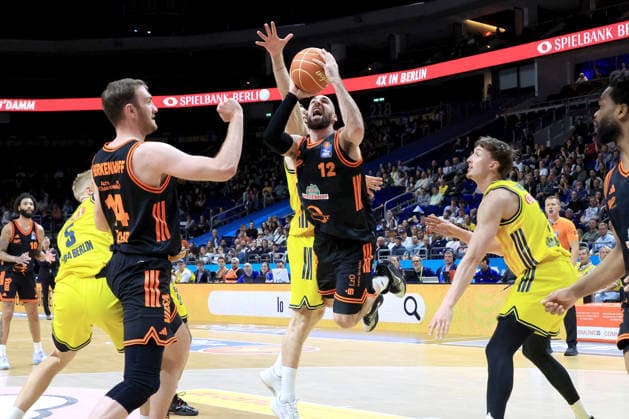 DEU, easyCredit BBL, ALBA vs Rasta Vechta, 19 05 2026, Uber Arena, Berlin, DEU, easyCredit BBL, ALBA vs Rasta Vechta, pictured a5 , Alex OÕConnell ALBA Berlin 3 , Tommy Kuhse RASTA Vechta 12 , Philipp Herkenhoff RASTA Vechta 14 nordphotoxGmbHx xEngler nph00076