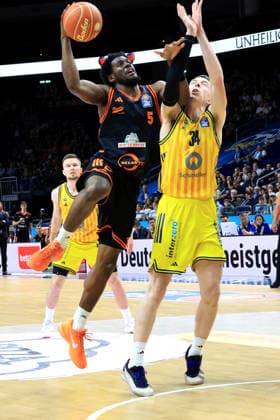 DEU, easyCredit BBL, ALBA vs Rasta Vechta, 19 05 2026, Uber Arena, Berlin, DEU, easyCredit BBL, ALBA vs Rasta Vechta, in the picture Justin Bean ALBA Berlin 34 , TJ Bamba RASTA Vechta 5 nordphotoxGmbHx xEngler nph00076