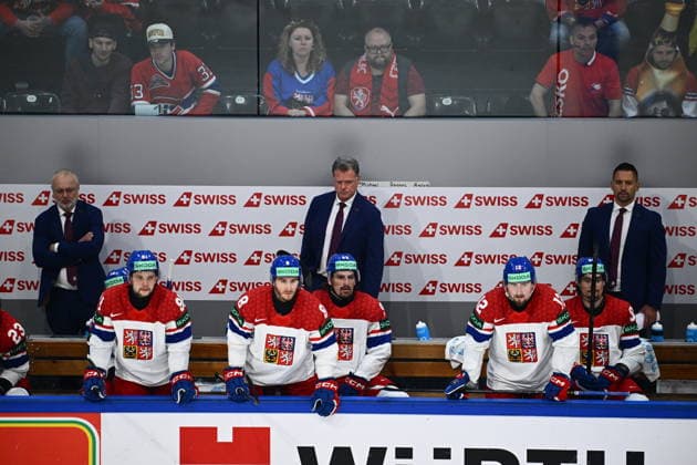 Czech head coach Radim Rulik, middle, and his assistants Jiri Kalous, left, and Tomas Plekanec, right, on the bench during the 2026 IIHF World Championship, WM, Weltmeisterschaft Group B, match Czechia vs Italy, Fribourg, Switzerland, on May 20, 2026. (CTKxPhoto RadekxPetrasek) CTKPhotoP2026052008053 CTKPhotoP2026052008053