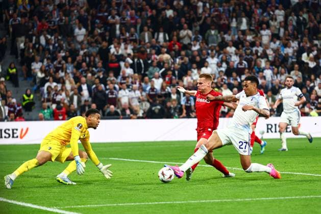 Morgan Rogers of Aston Villa scores a goal for their side to make it 3-0 SC Freiburg v Aston Villa, UEFA Europa League, Final, Football, Besiktas Park, Istanbul, Turkiye - 20 May 2026Istanbul Besiktas Park United Kingdom EDITORIAL USE ONLY No use with unauthorised audio, video, data, fixture lists, club league logos or live services. Online in-match use limited to 120 images, no video emulation. No use in betting, games or single club league player publications. Copyright: xJamesxMarsh Shutterstockx 16883157db