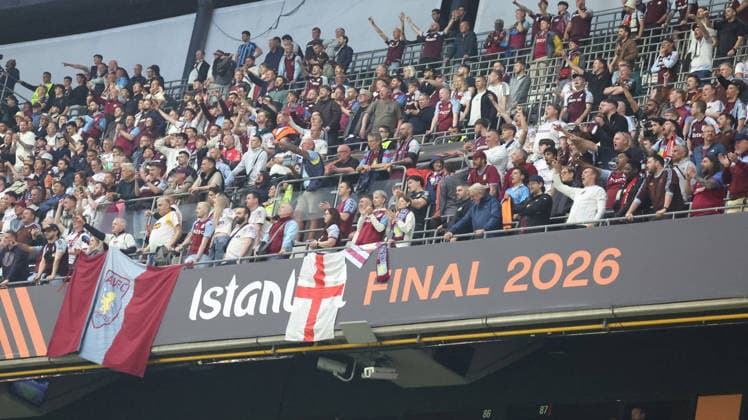 20 05 2026, xrekx, Football Europa League Final 2026, SC Freiburg Aston Villa v l Aston Villa Fans ,atmosphere, scarves, Ultras, spectators, visitors, choreo, choreography, atmosphere, scarves, spectators, visitors celebrate the victory DFL DFB REGULATIONS PROHIBIT ANY USE OF PHOTOGRAPHS as IMAGE SEQUENCES and or QUASI VIDEO Istanbul