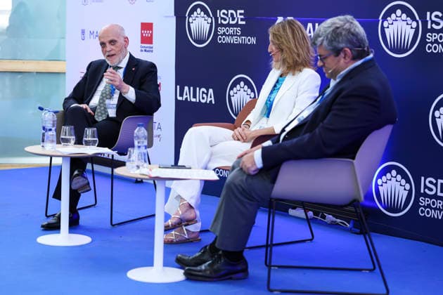 May 21, 2026, Madrid, Madrid, Spain: Javier Tebas, president of LaLiga, Cristina Villasante, a member of Ecija, and Juan Fernandez Tamames, a lawyer and secretary of the Criminal Compliance Committee at Telefonica Spain, are participating in a discussion on â€oeTechnology, Piracy, and Artificial Intelligence in Sports†during the ISDE Sports Convention at the Official College of Architects of Madrid on May 21, 2026, in Madrid, Spain. Madrid Spain - ZUMAa181 20260521_zaa_a181_006 Copyright: xIrinaxR.xHipolitox