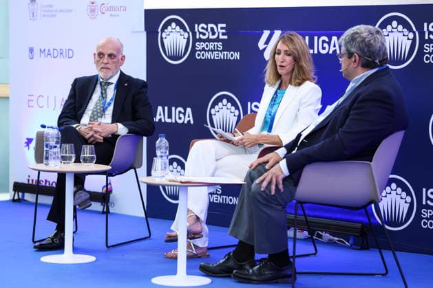 May 21, 2026, Madrid, Madrid, Spain: Javier Tebas, president of LaLiga, Cristina Villasante, a member of Ecija, and Juan Fernandez Tamames, a lawyer and secretary of the Criminal Compliance Committee at Telefonica Spain, are participating in a discussion on â€oeTechnology, Piracy, and Artificial Intelligence in Sports†during the ISDE Sports Convention at the Official College of Architects of Madrid on May 21, 2026, in Madrid, Spain. Madrid Spain - ZUMAa181 20260521_zaa_a181_007 Copyright: xIrinaxR.xHipolitox