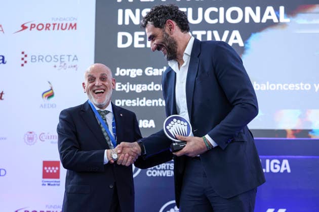 May 21, 2026, Madrid, Madrid, Spain: Jorge Garbajosa, executive and former basketball player, receives the Institutional Sports Career Achievement Award from Javier Tebas, President of LaLiga, during the 2026 ISC Awards Ceremony, which took place.at the ISDE Sports Convention, held at the Official College of Architects of Madrid on May 21, 2026, in Madrid, Spain. ISDE Sports Convention - ISC Awards Ceremony - ZUMAa181 20260521_zaa_a181_046 Copyright: xIrinaxR.xHipolitox