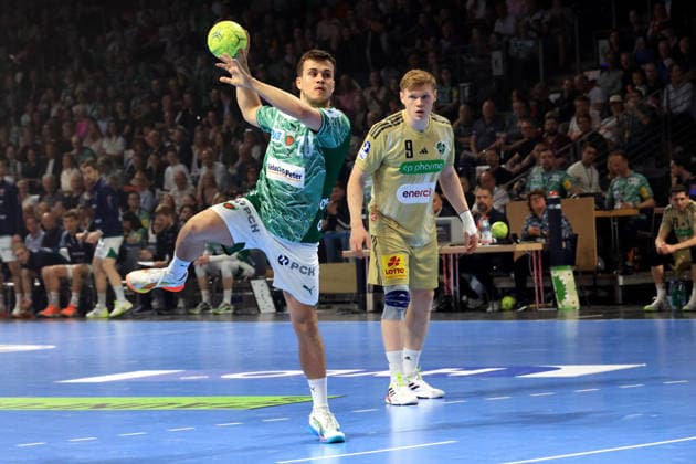 DEU, DHB, 1 HBL, Fuechse Berlin vs Hannover Burgdorf, 21 05 2026, Max Schmeling Halle, Berlin, DEU, DHB, 1 HBL, Fuechse Berlin vs Hannover Burgdorf, in the picture 7m Tim Freihoefer Fuechse Berlin 20 , Vilhelm Poulsen Hannover Burgdorf 9 nordphotoxGmbHx xEngler nph00076
