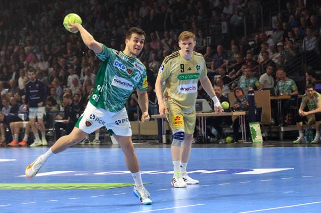 DEU, DHB, 1 HBL, Fuechse Berlin vs Hannover Burgdorf, 21 05 2026, Max Schmeling Halle, Berlin, DEU, DHB, 1 HBL, Fuechse Berlin vs Hannover Burgdorf, in the picture 7m Tim Freihoefer Fuechse Berlin 20 , Vilhelm Poulsen Hannover Burgdorf 9 nordphotoxGmbHx xEngler nph00076