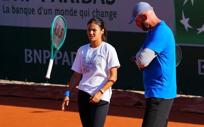 Emma Raducanu practices with coach Andrew Richardson French Open Tennis, Thursday Previews, Qualifying and Practice, Tennis, Roland Garros, Paris, France - 21 May 2026Paris Roland Garros France EDITORIAL USE ONLY No use with unauthorised audio, video, data, fixture lists, club league logos or live services. Online in-match use limited to 120 images, no video emulation. No use in betting, games or single club league player publications. Copyright: xJavierxGarcia Shutterstockx 16886896bk