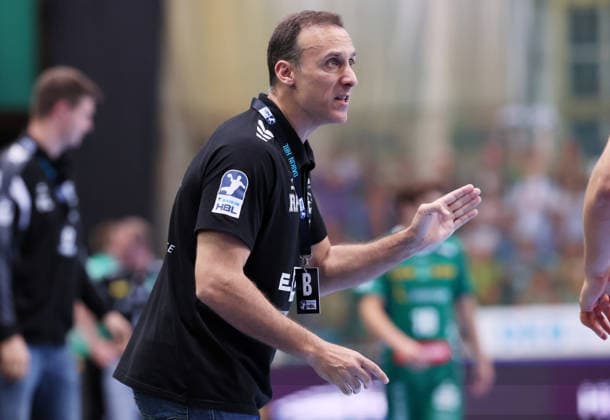 Leipzig, 21 05 2026, Arena Leipzig, Handball, Bundesliga, 32 Spieltag , SC DHfK Leipzig vs MT Melsungen , Im Bild Trainer Roberto Garcia, MT Melsungen , Nur zur redaktionellen Nutzung Only editorial use , DHB HBL regulations prohibit any use of photographs as image sequences and or quasi video ,