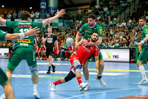Mohamed Amine Darmoul MT Melsungen, 71 on the ball, held by Marko Mamic SC DHfK Leipzig, 14 , duel, duel, fight , SC DHfK Leipzig vs MT Melsungen, Handball, 1 Bundesliga, Matchday 32, Season 2025 2026, 21 05 2026, SC DHfK Leipzig vs MT Meslungen, Handball, 1 Bundesliga, Matchday 32, Season 2025 2026, 21 05 2026 Leipzig Copyright: xEibner-Pressefoto LauraxRoemerx EP_LRR