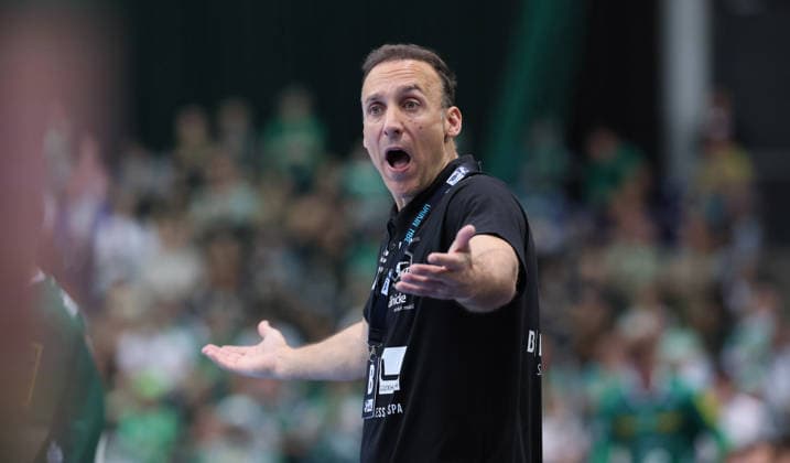 Leipzig, 21 05 2026, Arena Leipzig, Handball, Bundesliga, 32 Spieltag , SC DHfK Leipzig vs MT Melsungen , Im Bild Trainer Roberto Garcia, MT Melsungen , Nur zur redaktionellen Nutzung Only editorial use , DHB HBL regulations prohibit any use of photographs as image sequences and or quasi video ,