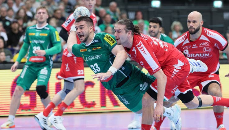 Leipzig, 21 05 2026, Arena Leipzig, Handball, Bundesliga, 32 Matchday , SC DHfK Leipzig vs MT Melsungen , In the picture from left Luka Rogan 33, Leipzig , Olle Forsell Schefvert 25, Melsungen , For editorial use only , DHB HBL regulations prohibit any use of photographs as image sequences and or quasi video ,