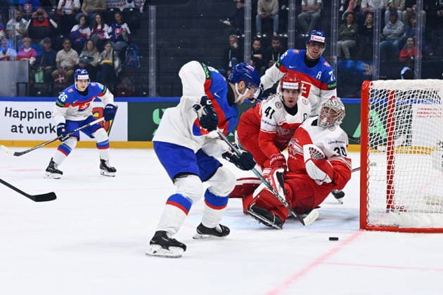 L-R (front) Oliver Okuliar of Slovakia, Jesper Jensen Aabo of Denmark, Mads Sogard, goalie of Denmark in action during the 2026 IIHF World Championship, WM, Weltmeisterschaft Group B, match Slovakia vs Denmark, Fribourg, Switzerland, on May 21, 2026. (CTKxPhoto RadekxPetrasek) CTKPhotoP2026052108759 CTKPhotoP2026052108759