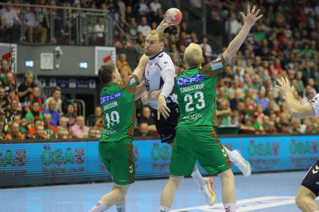 21 05 2026, xtgx, Handball, Daikin HBL, SC Magdeburg SG Flensburg Handewitt v l Elvar Orn Jonsson Magdeburg, 19 , Simon Pytlick Flensburg, 2 , Magnus Saugstrup Magdeburg, 23 duel, duel, fight, tackle Magdeburg