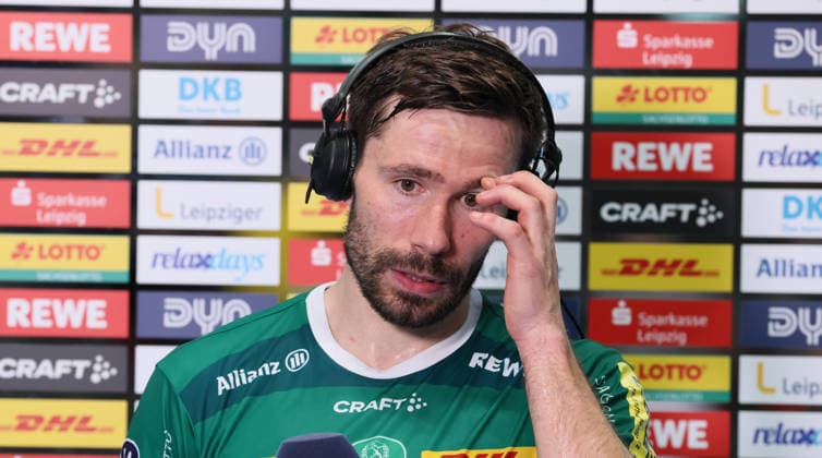 Leipzig, 21 05 2026, Arena Leipzig, Handball, Bundesliga, 32 Spieltag , SC DHfK Leipzig vs MT Melsungen 27 33 12 13 , Im Bild Enttäuschung bei Leipzig Lukas Binder 11, Leipzig , Nur zur redaktionellen Nutzung Only editorial use , DHB HBL regulations prohibit any use of photographs as image sequences and or quasi video ,