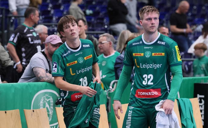 Leipzig, 21 05 2026, Arena Leipzig, Handball, Bundesliga, 32 Spieltag , SC DHfK Leipzig vs MT Melsungen 27 33 12 13 , Im Bild Enttäuschung bei Leipzig Staffan Peter 18, Leipzig , Franz Semper 32, Leipzig , Nur zur redaktionellen Nutzung Only editorial use , DHB HBL regulations prohibit any use of photographs as image sequences and or quasi video ,