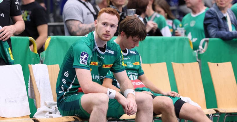 Leipzig, 21 05 2026, Arena Leipzig, Handball, Bundesliga, 32 Spieltag , SC DHfK Leipzig vs MT Melsungen 27 33 12 13 , Im Bild Enttäuschung bei Leipzig Tomas Piroch 7, Leipzig , Staffan Peter 18, Leipzig , Nur zur redaktionellen Nutzung Only editorial use , DHB HBL regulations prohibit any use of photographs as image sequences and or quasi video ,