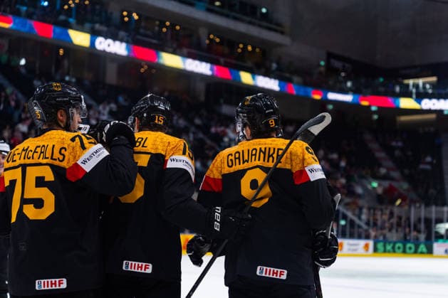 ZURICH, SWITZERLAND - MAY 22: Leon Gawanke (Germany, 9) Stefan Loibl (Germany, 15)Samuel Dove-MCFalls (Germany, 75) during their goal celebration during the Preliminary Round - Group A Match 33 between Germany and Hungary at the IIHF Ice hockey, Eishockey World Championship, WM, Weltmeisterschaft 2026, Swiss Life Arena on May 22, 2026 in Zurich, Switzerland. Zurich Switzerland Copyright: xTimoxSteinx