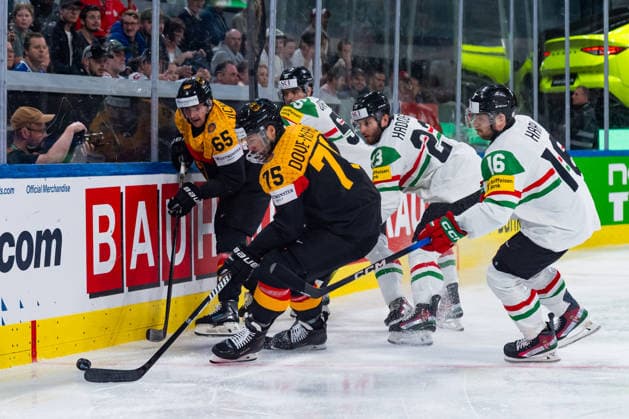 ZURICH, SWITZERLAND - MAY 22: Marc Michaelis (Germany, 65) and Marc Michaelis (Germany, 65) in the battle for the puck with Janos Hari (Hungary, 16) Zeteny Hadobas (Hungary, 23) during the Preliminary Round - Group A Match 33 between Germany and Hungary at the IIHF Ice hockey, Eishockey World Championship, WM, Weltmeisterschaft 2026, Swiss Life Arena on May 22, 2026 in Zurich, Switzerland. Zurich Switzerland Copyright: xTimoxSteinx