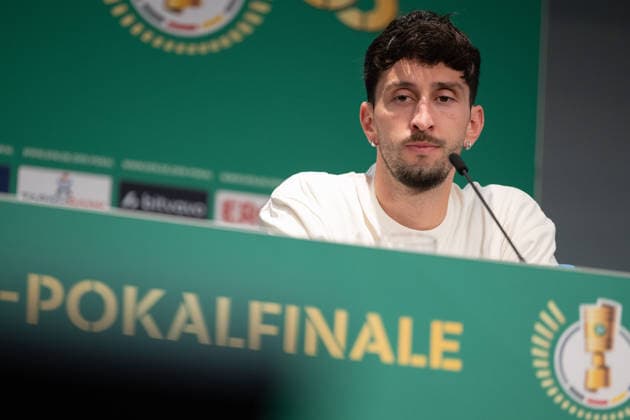 Press conference, Atakan Karazor VfB Stuttgart, 16 GER, Final training and press conference on the day before the DFB Cup final, FC Bayern Muenchen vs VfB Stuttgart, Football, Men, DFB Cup, Final, Season 2025 2026, 22 05 2026, DFL DFB REGULATES PROHIBIT ANY USE OF PHOTOGRAPHS AS IMAGE SEQUENCES AND OR QUASI VIDEO, GER, Final training and press conference on the day before the DFB Cup final, FC Bayern Muenchen vs VfB Stuttgart, Football, Men, DFB Cup, Final, Season 2025 2026, 22 05 2026 Berlin Copyright: xEibner-Pressefoto WolfgangxFrankx EP_WFK