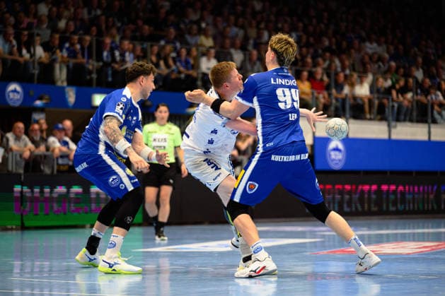 Niels Gerardus Versteijnen TBV Lemgo Lippe, 25 , Tillman Leu ThSV Eisenach, 99 , Justin Kurch ThSV Eisenach, 52 GER, ThSV Eisenach vs TBV Lemgo Lippe, 1 Daikin Handballbundesliga, Handball, 32 Matchday, Season 2025 2026, 22 05 2026 GER, ThSV Eisenach vs TBV Lemgo Lippe, 1 Daikin Handballbundesliga, Handball, 32 Matchday, Season 2025 2026, 22 05 2026 Eisenach Copyright: xEibner-Pressefoto MartinxHerbstx EP_MHT