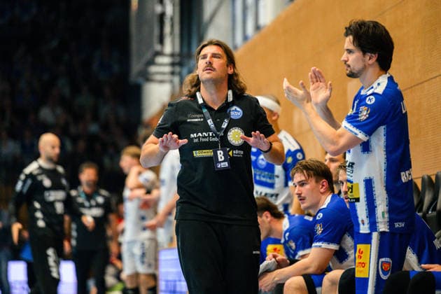 Sebastian Hinze ThSV Eisenach, coach asks for Ruge shortly before the break GER, ThSV Eisenach vs TBV Lemgo Lippe, 1 Daikin Handballbundesliga, Handball, Matchday 32, Season 2025 2026, 22 05 2026 GER, ThSV Eisenach vs TBV Lemgo Lippe, 1 Daikin Handballbundesliga, Handball, Matchday 32, Season 2025 2026, 22 05 2026 Eisenach Copyright: xEibner-Pressefoto MartinxHerbstx EP_MHT
