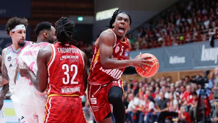 In the picture from left Michael Kessens Telekom Baskets Bonn, 6 , Jeff Garrett Jr Telekom Baskets Bonn, 4 , Charles Thompson Wuerzburg Baskets, 32 and Marcus Carr Wuerzburg Baskets, 5 on the ball 22 05 2026, Basketball, Fitness First Wuerzburg Baskets vs Telekom Baskets Bonn, easyCredit BBL Playoffs, 3 Quarterfinals, Germany, 97072, tectake Arena Wuerzburg, Copyright: HMBxMedia xJulienxBecker