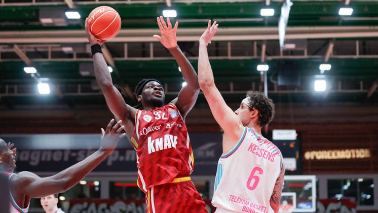 In the picture from left Charles Thompson Wuerzburg Baskets, 32 on the ball against Michael Kessens Telekom Baskets Bonn, 6 22 05 2026, Basketball, Fitness First Wuerzburg Baskets vs Telekom Baskets Bonn, easyCredit BBL Playoffs, 3 Quarterfinals, Germany, 97072, tectake Arena Wuerzburg, Copyright: HMBxMedia xJulienxBecker