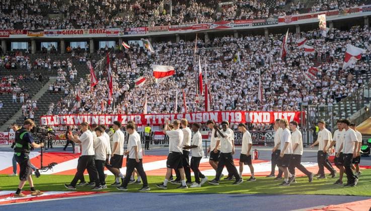 Soccer, Men, 2025 2026 season, 83 DFB Cup final, FC Bayern Munich VfB Stuttgart, VfB Stuttgart fans congratulate the U19s and U17s on winning titles, the Stuttgart U19s, who won the Junior Cup the day before, run in at the front, 23 05 2026, Copyright: xMatthiasxKochx